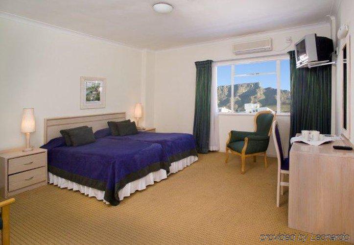 Lady Hamilton Hotel Cape Town Room photo